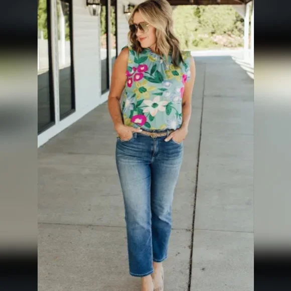 ♥️New Green floral top - Picture 2 of 16